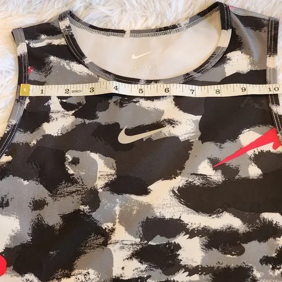 Nike Camo Cropped Sports Tank - Picture 9 of 11